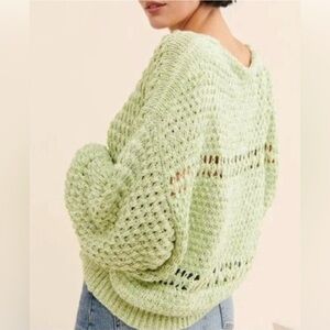 FREE PEOPLE Coconut V-neck Sweater In Kiwi
Cream Combo green